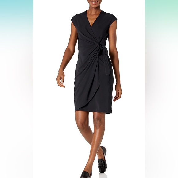 Classic cap sleeve wrap dress - Picture 1 of 6